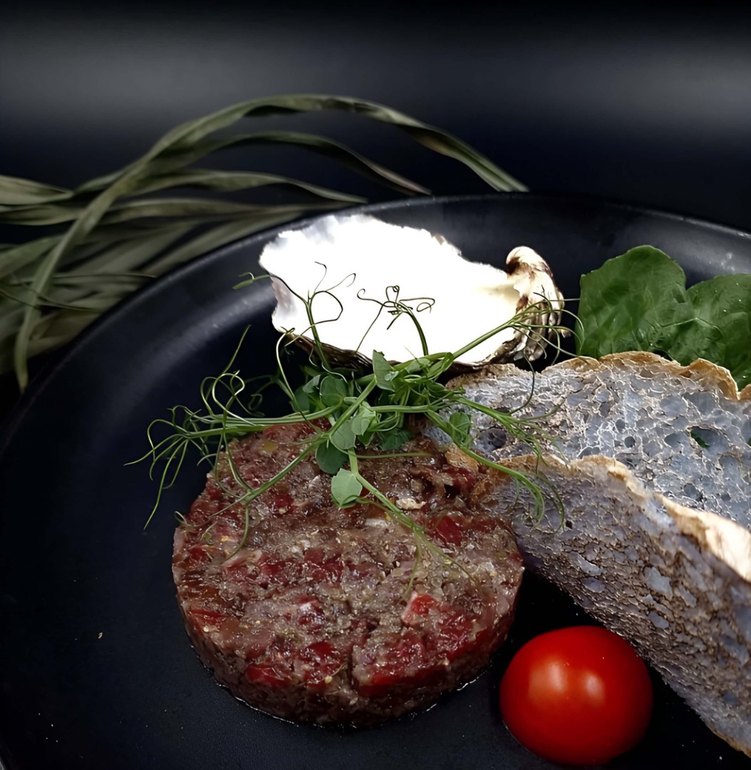 Тар тар из говяжьей вырезки с копчёным майонезом