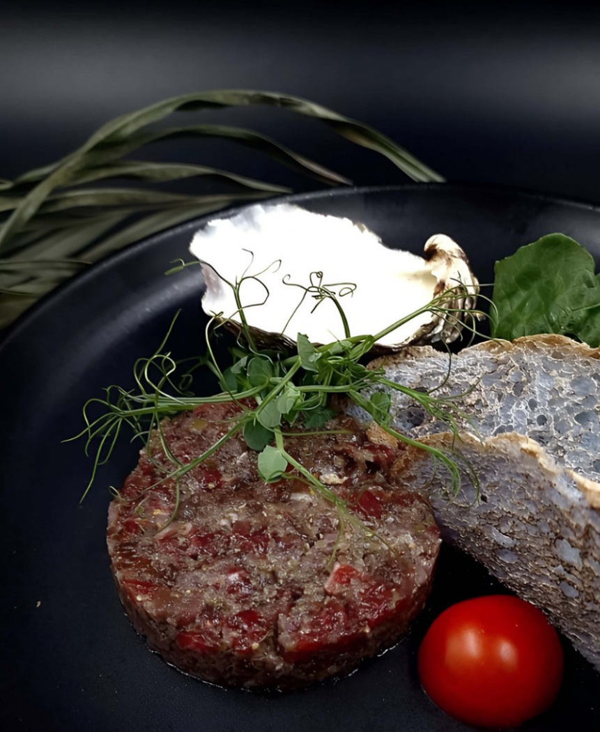 Тар тар из говяжьей вырезки с копчёным майонезом