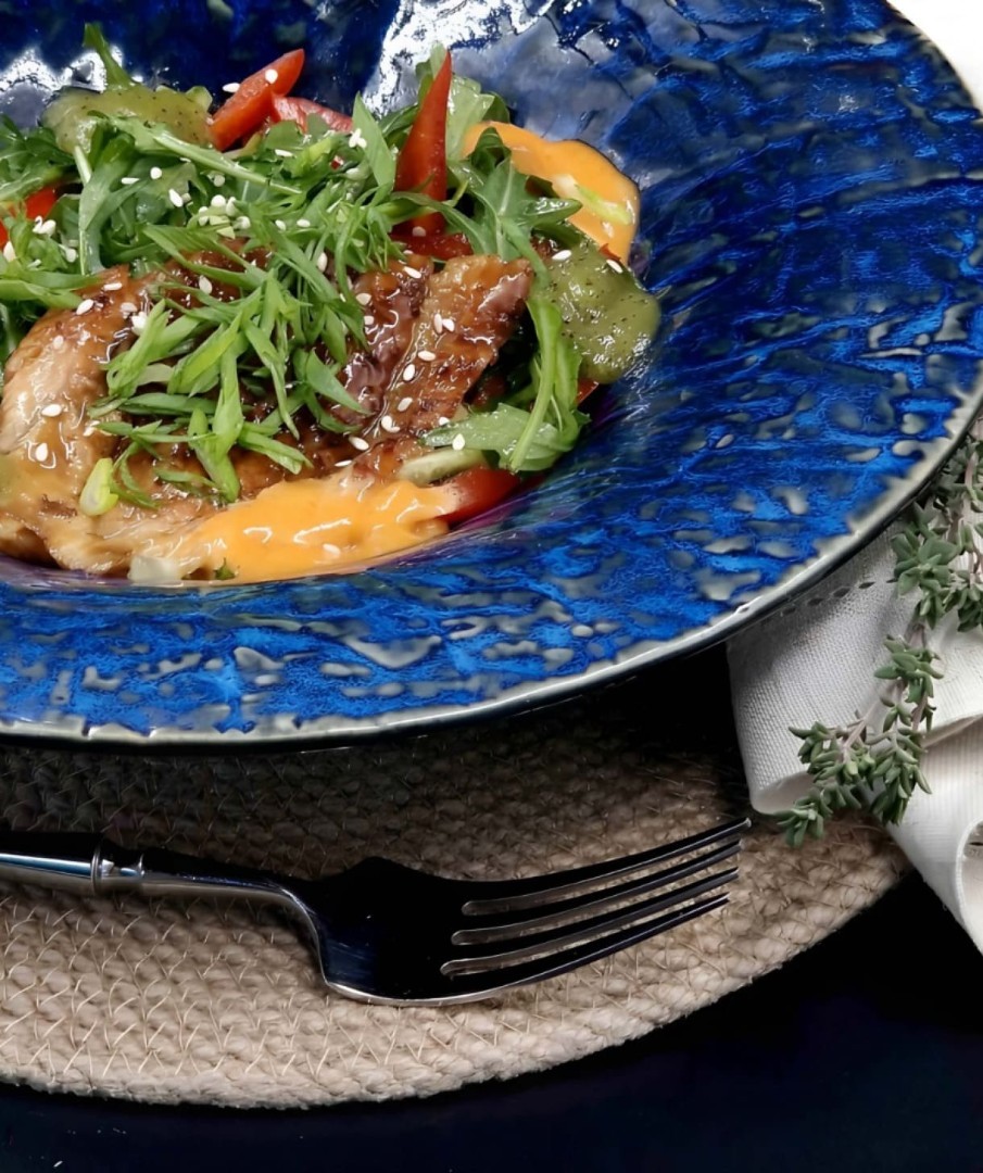 Салат с копченым угрем