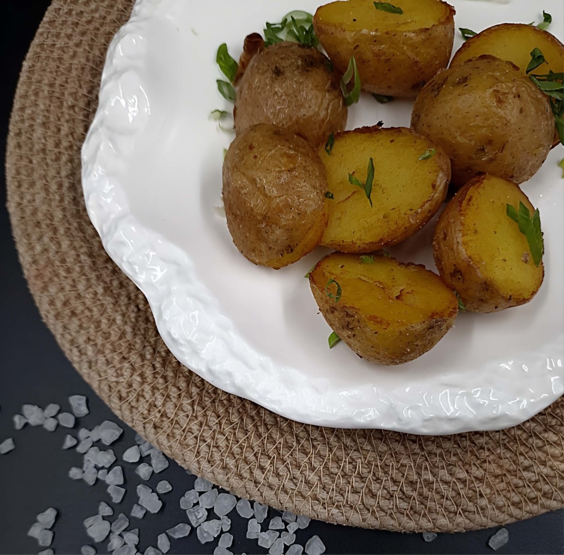 Картофель печеный с травами