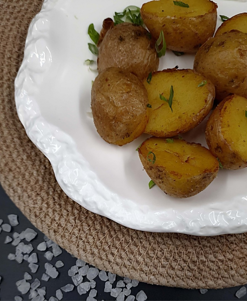 Картофель печеный с травами