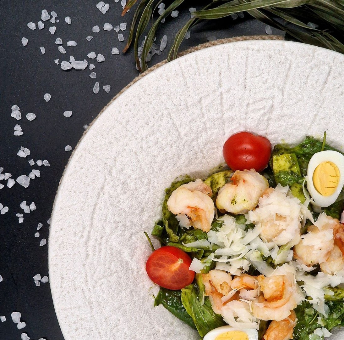 Салат зеленый с креветками